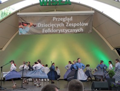 Fragment pierwszego dnia 32. Przeglądu Dziecięcych Zespołów Folklorystycznych